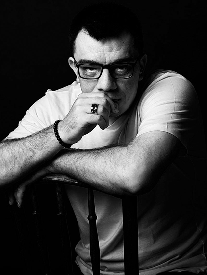 Iulian, Fondator și director creativ